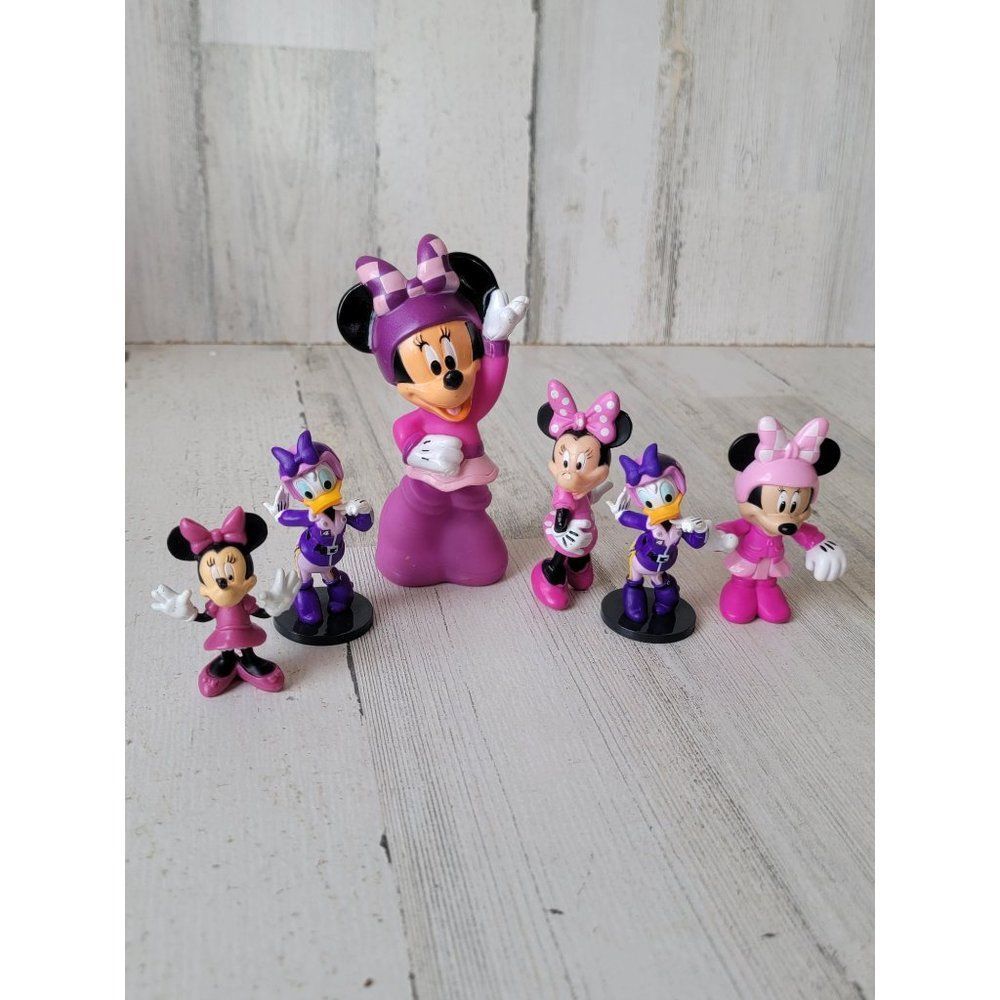 Disney best friends Daisy Duck Minnie Mouse race car track playset‎ toy figure